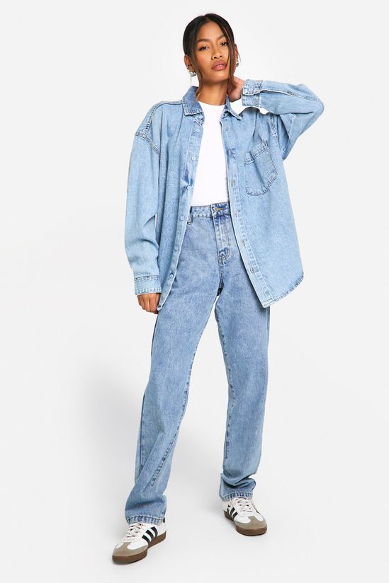 Straight Leg Jeans in Light Blue