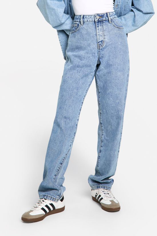 Straight Leg Jeans in Light Blue