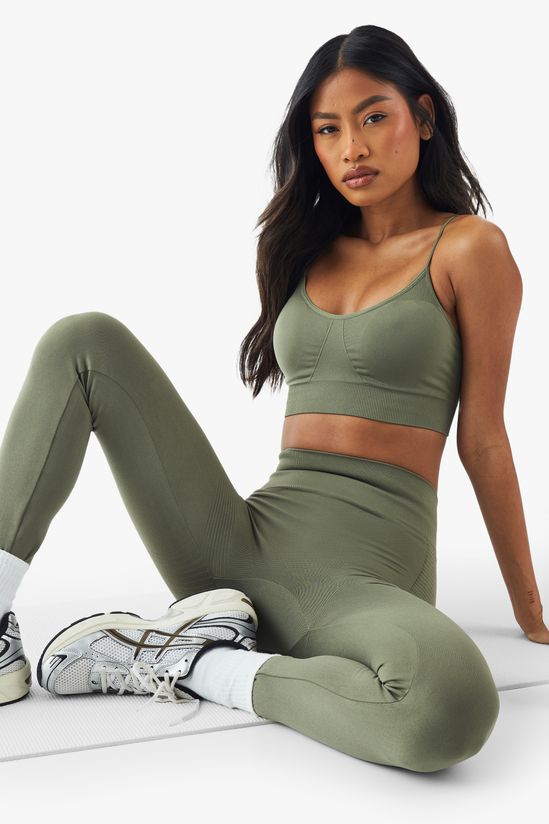 Seamless Ribbed Detail Light Support Sports Bra
