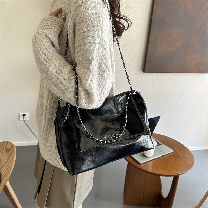 Women'S Fashionable Solid Color Large Capacity Shoulder Bag